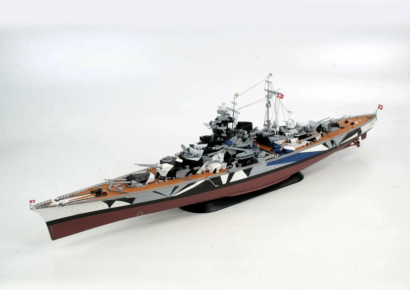 Model plastik anije Revell Tirpitz REV-05096, shkallë 1:350, 585 pjesë, gjatësi rreth 71.7 cm