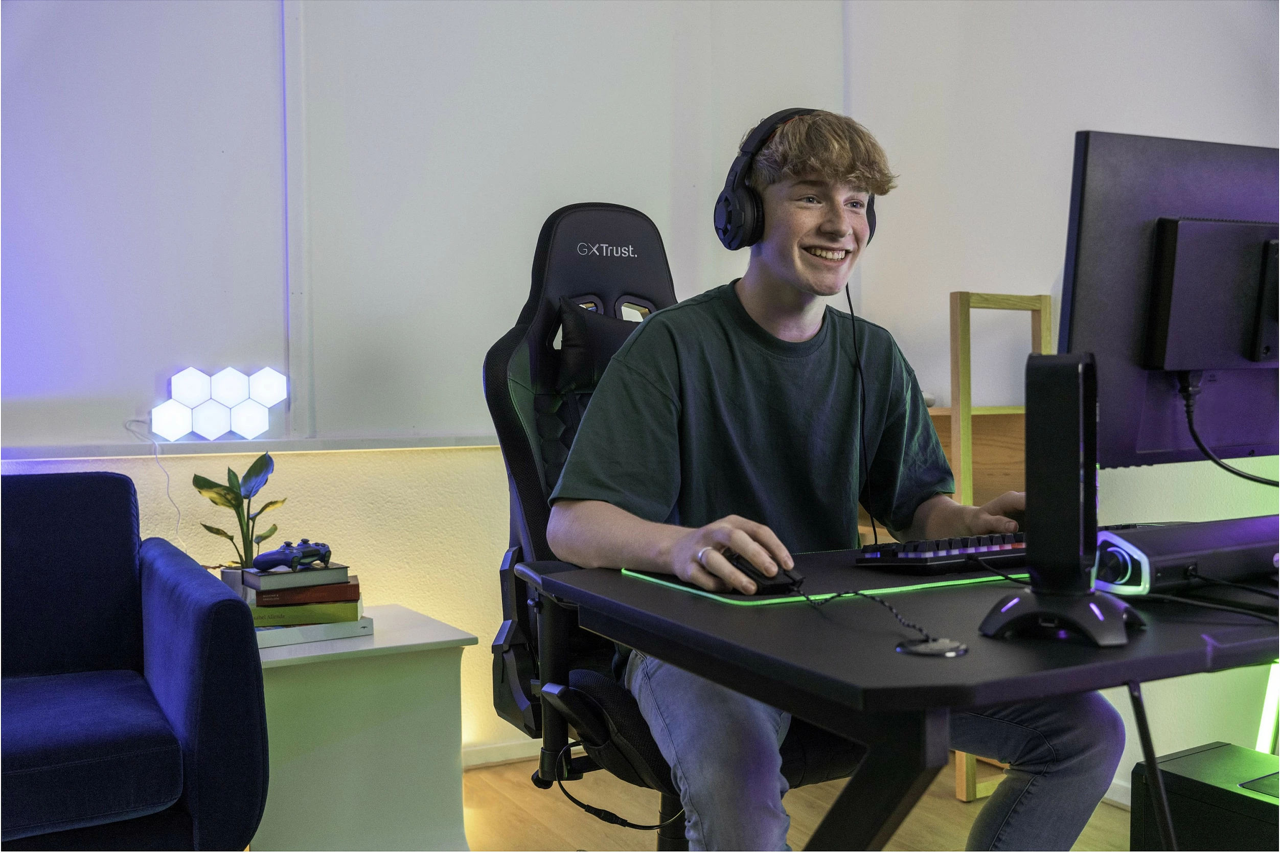 Mbajtës për kufje Trust GXT 265 Cintar RGB, 2x USB-A, kabllo 1.5 m, i zi