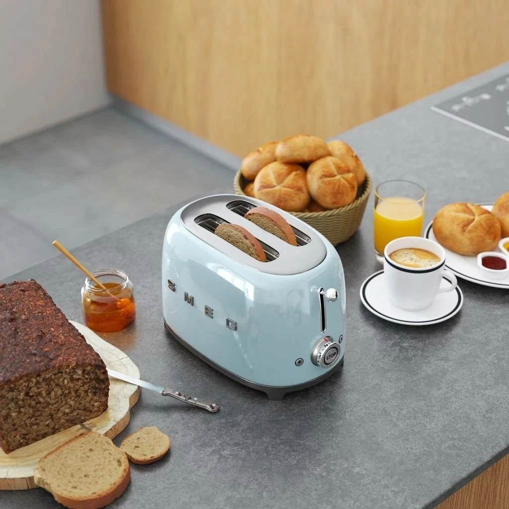 Tostierë Smeg TSF01PBEU 950W, 2 slote, pop-up, Blu pastel