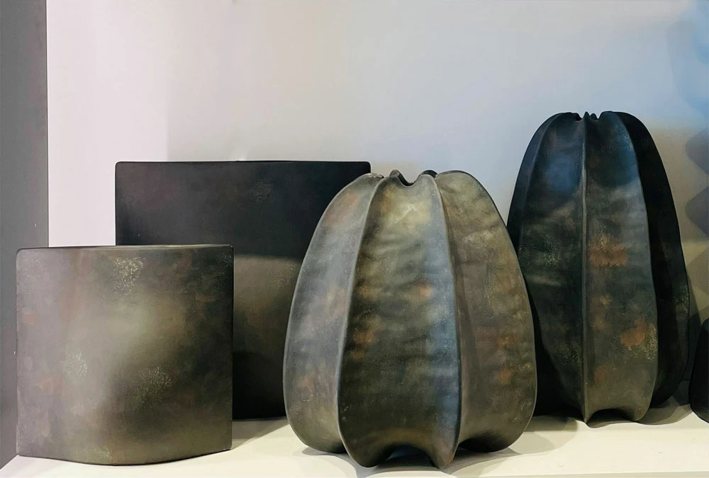 Vazo Ariadne, qeramike, ngjyrë antracit-kafe, 26x15x25cm