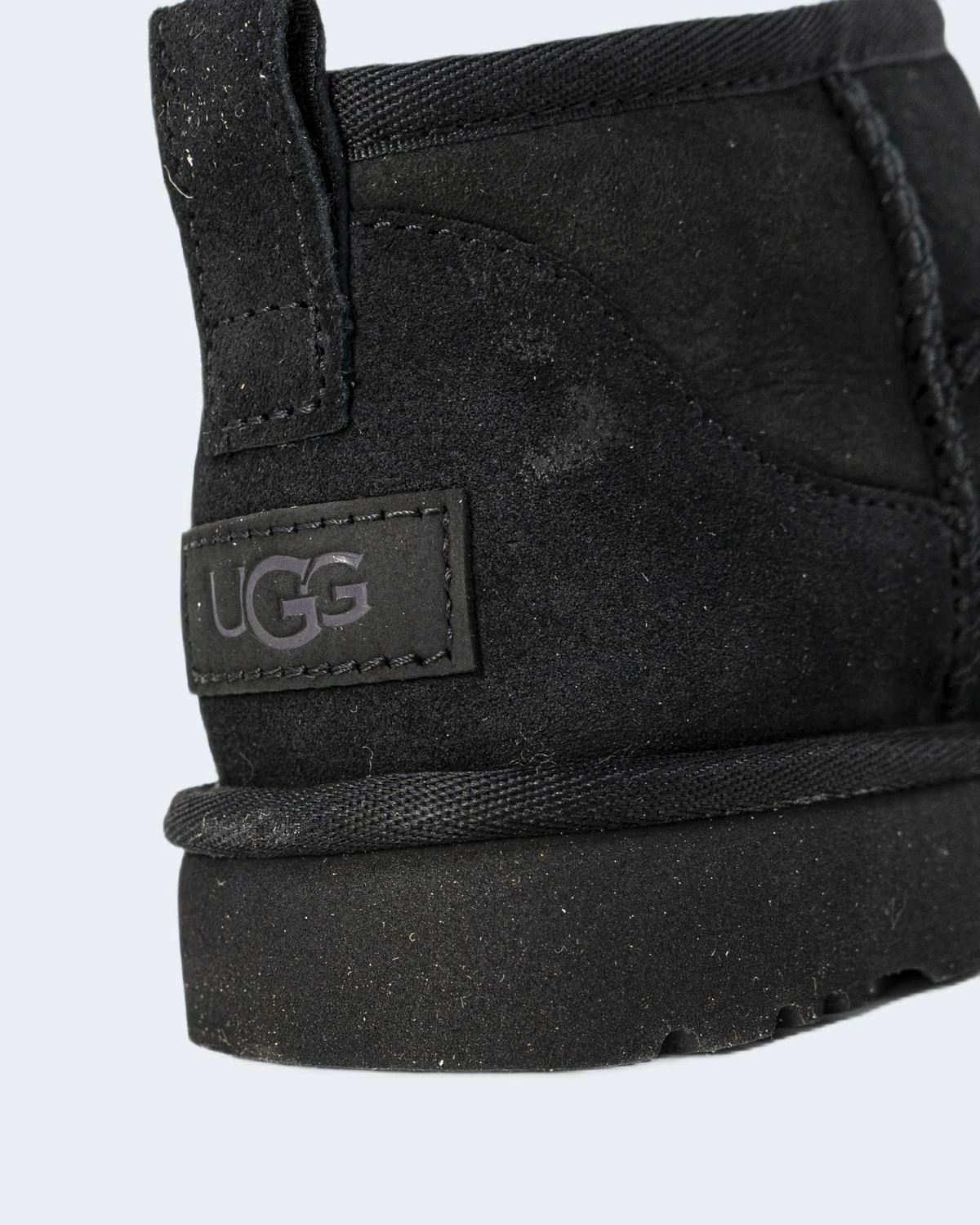 Çizme për femra UGG Classic Ultra Mini 1116109, të zeza [Madhësia: 41]