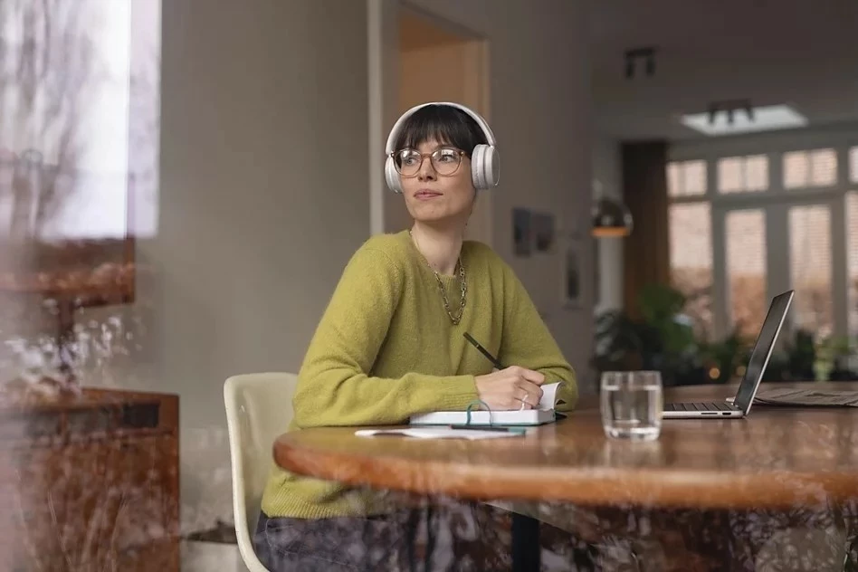 Kufje Philips TAH5209WT/00, Bluetooth 5.3, on-ear, 65 orë, të palosshme, të bardha