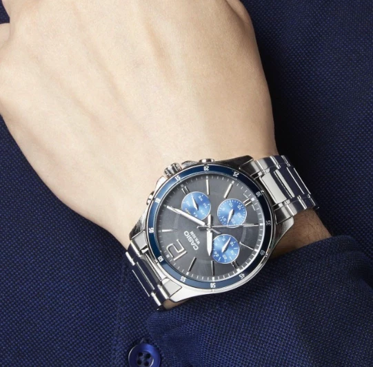 Orë dore Casio MTP-1374D-2AV, e argjendtë/kaltër