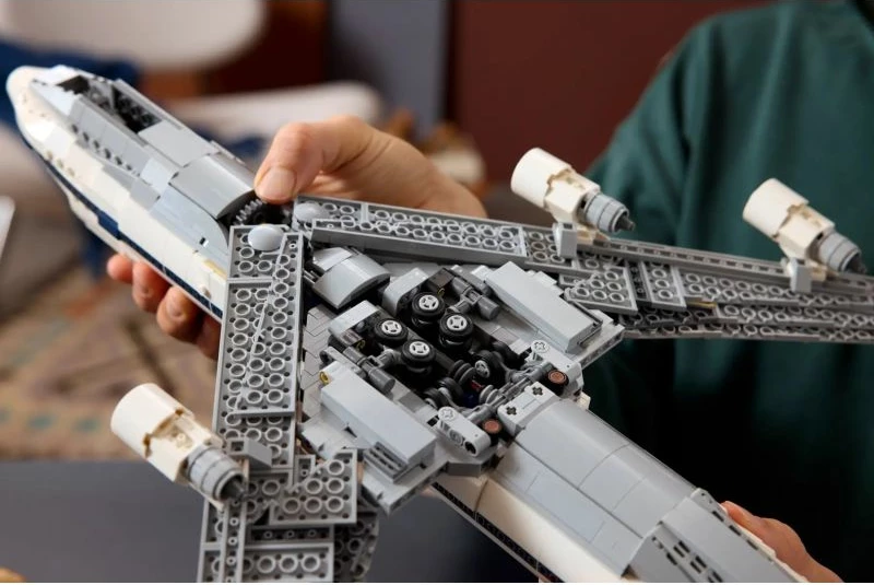 Set LEGO Icons për të rritur, Shuttle Carrier