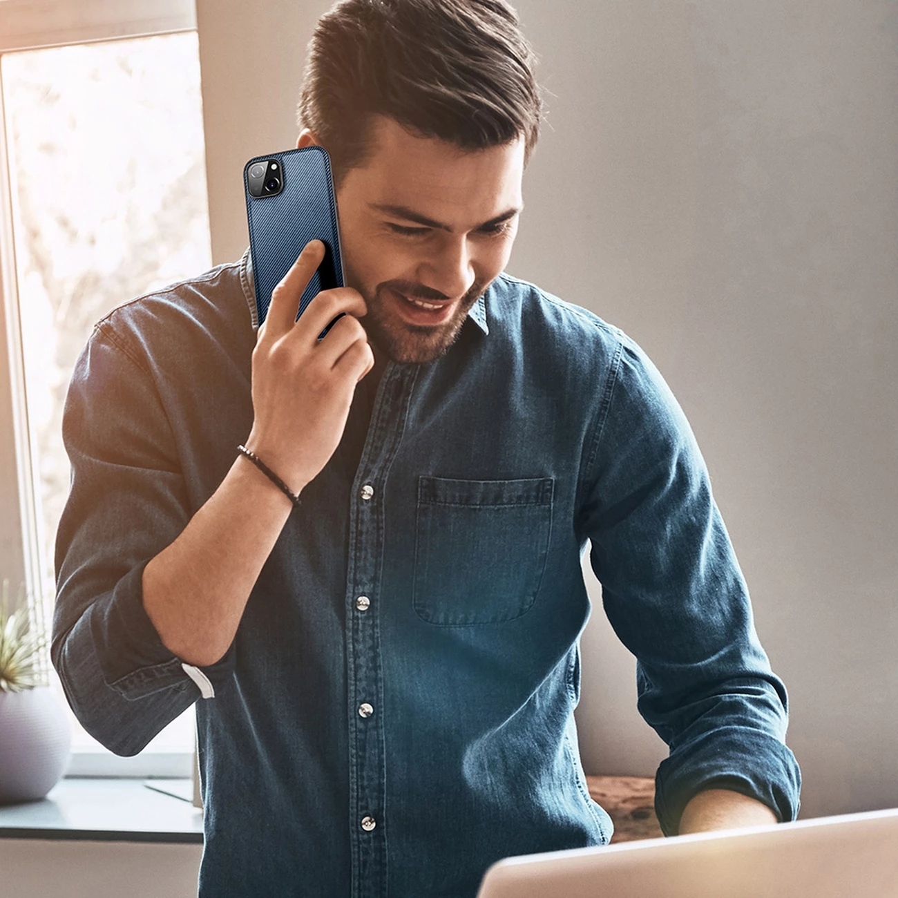 Mbështjellës Dux Ducis Fino për iPhone 14 Plus, najlon, i zi