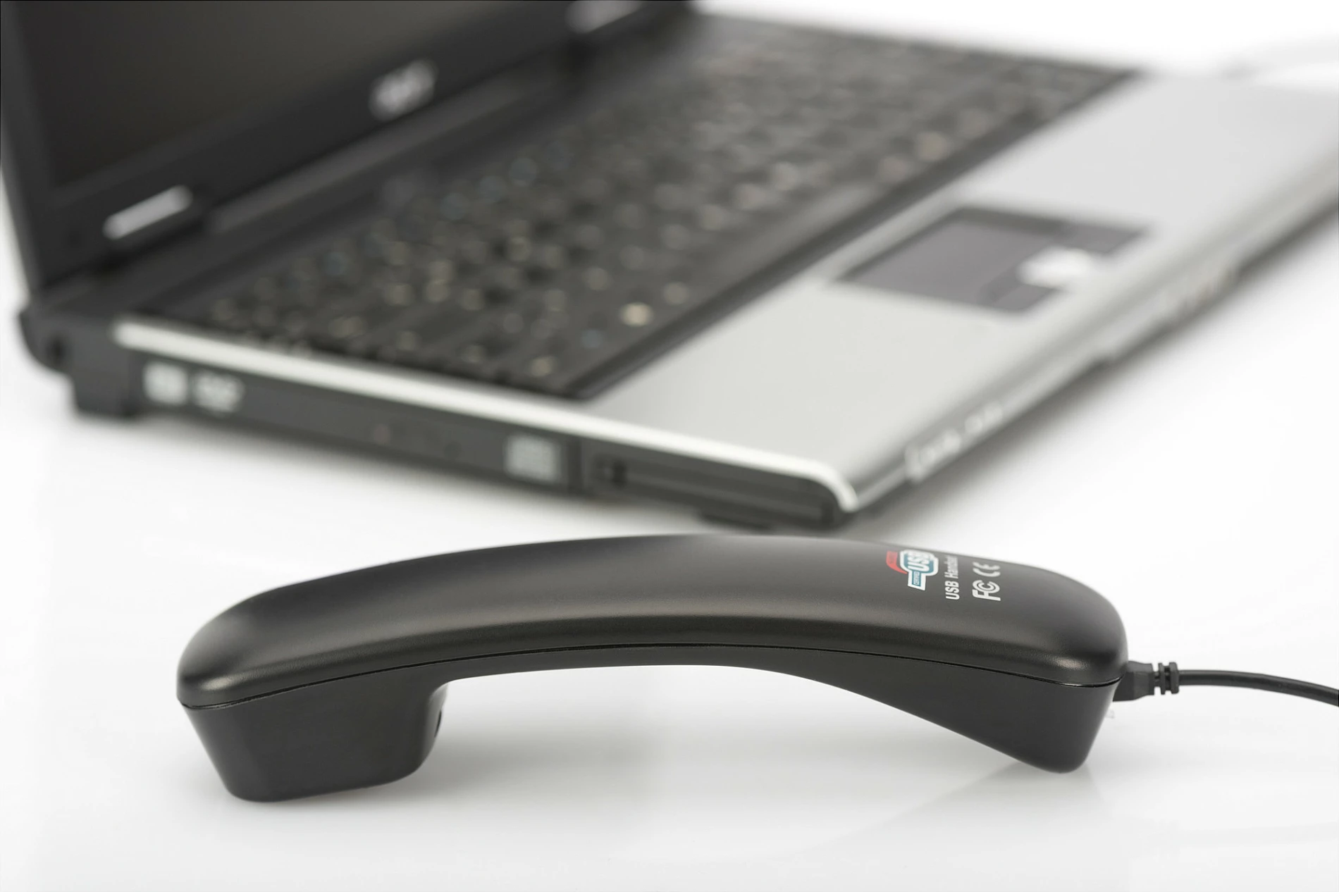 Dorezë telefoni USB Digitus, për PC/Skype, USB-A në RJ10, kabllo 1.8-1.9 m, e zezë