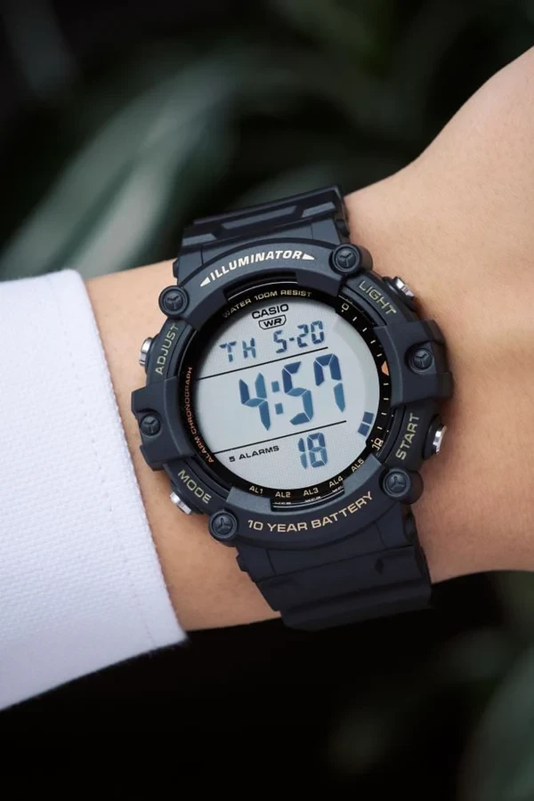 Orë dore Casio AE-1500WHX-1AV, e zezë/artë