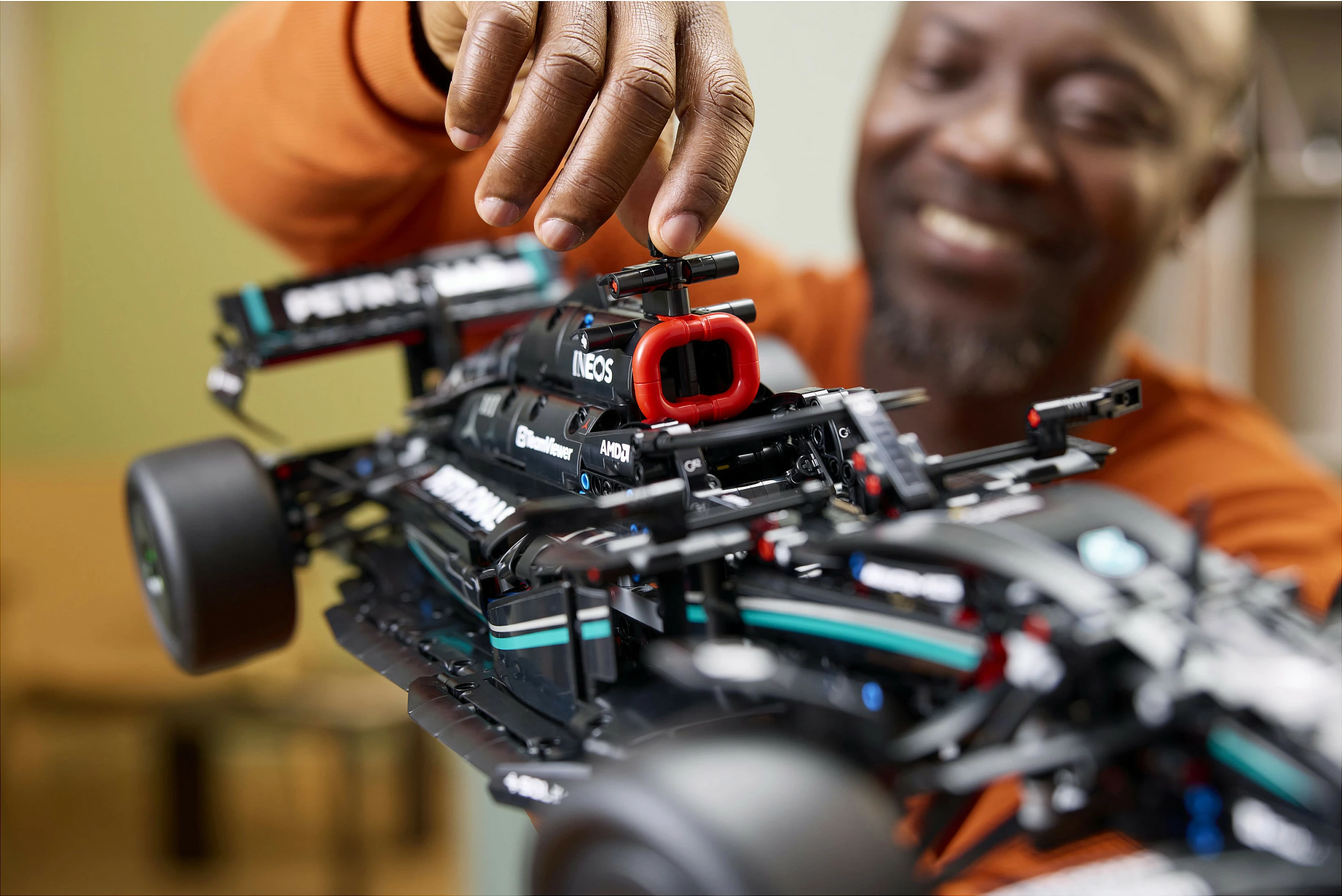 Set ndërtimi LEGO Mercedes-AMG F1 W14 E Performance, 1642 pjesë