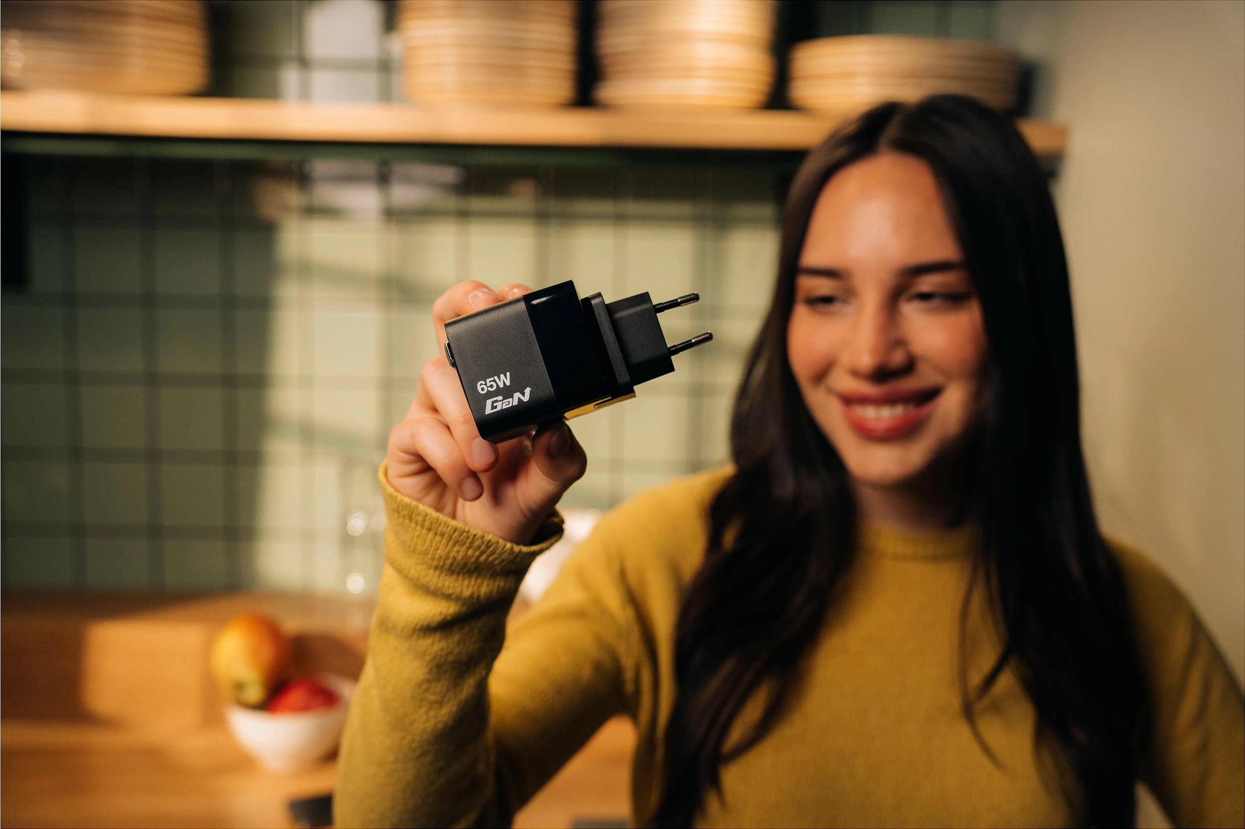 Karikues Verbatim GaN 65W, 2 porta USB-C PD/USB-A QC, kabllo e tërheqshme, EU/UK/US, i zi