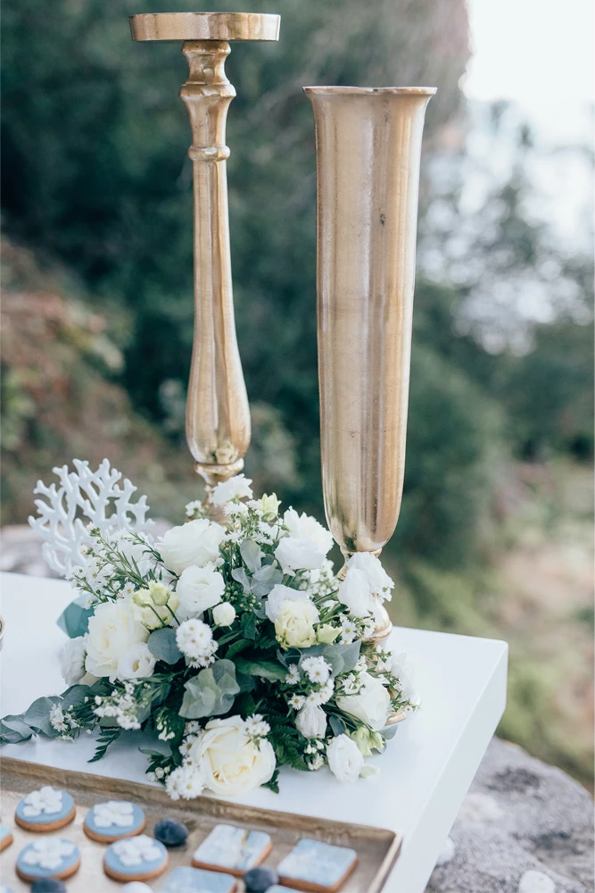 Mbajtës qirinjsh IONAS, alumin, ngjyrë ari, 18x18x74 cm