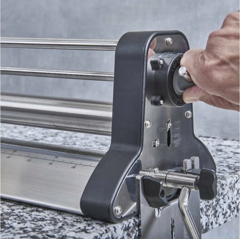 Makinë për hapje brumi De Buyer Multi-Dough Sheeter 3001, 34 cm, 0.8–15 mm, e zezë/argjendtë