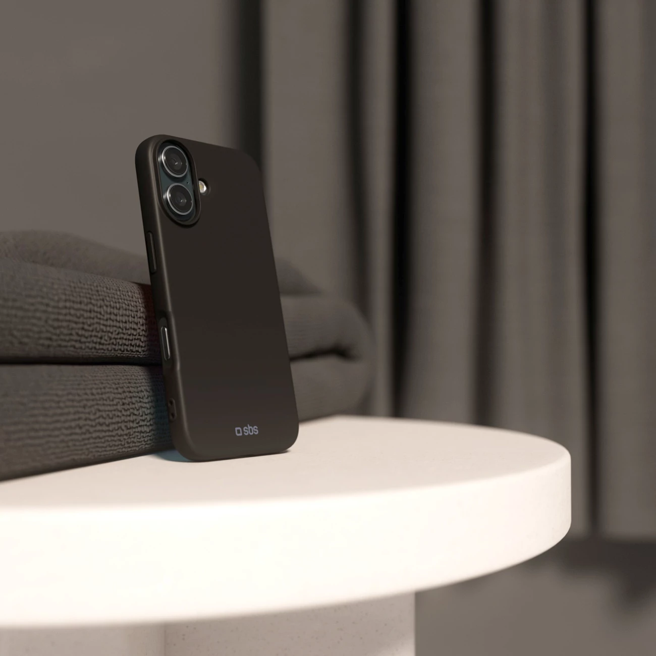 Mbështjellës SBS Instinct për iPhone 16 Plus, TPU me mikrofibër, i zi, në kuti