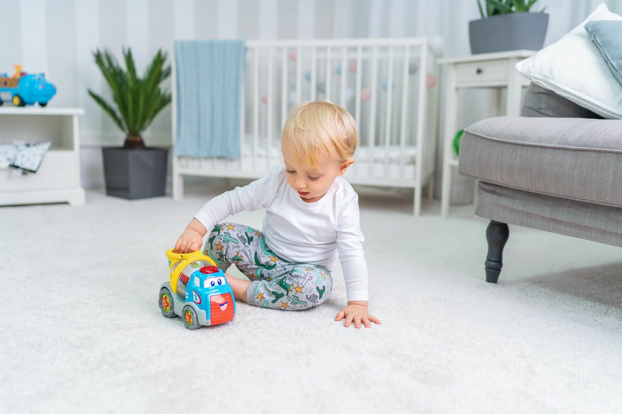 Lodër kamion mikser betoni Dumel Benio DD42977 me drita, tinguj dhe topa, shumëngjyrëshe