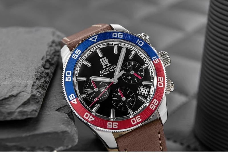 Orë dore për meshkuj Tommy Hilfiger, kafe