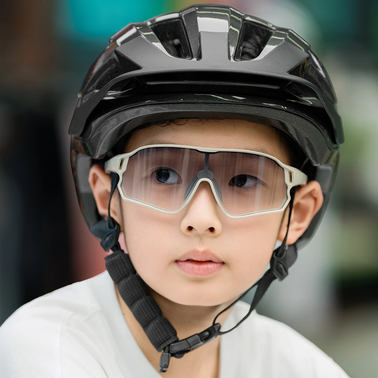 Helmet biçiklete Rockbros LK-67 54–58 cm me vizor të shkëputshme, gri