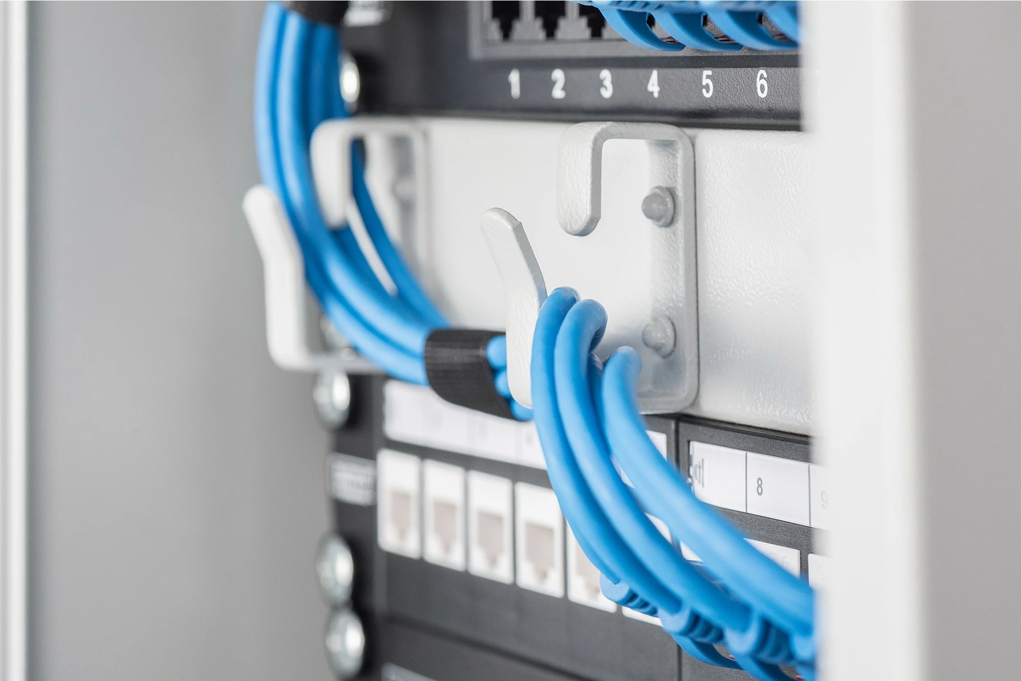 Patch panel Digitus modular 12-port, rack mounting 1U, e zezë