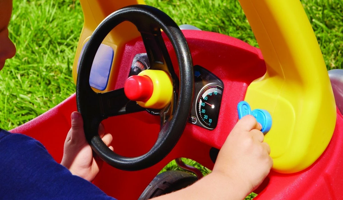 Makinë lodër ride-on Little Tikes Cozy Coupe 170263-PE13, për fëmijë 2+ vjet, max 23 kg, e kuqe