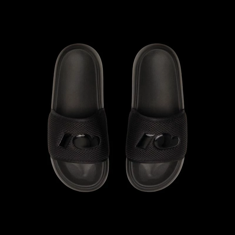 Papuqe Kubota, të zeza