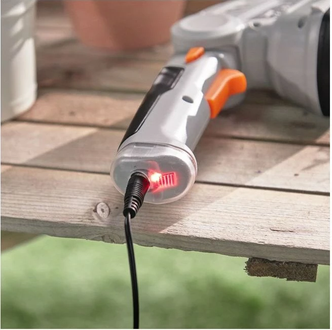 Gërshërë pa kabllo për gardh dhe bar VONHAUS 2500257 2-në-1, teh 170 mm + 90 mm, dorezë teleskopike 85–113 cm, gri/portokalli