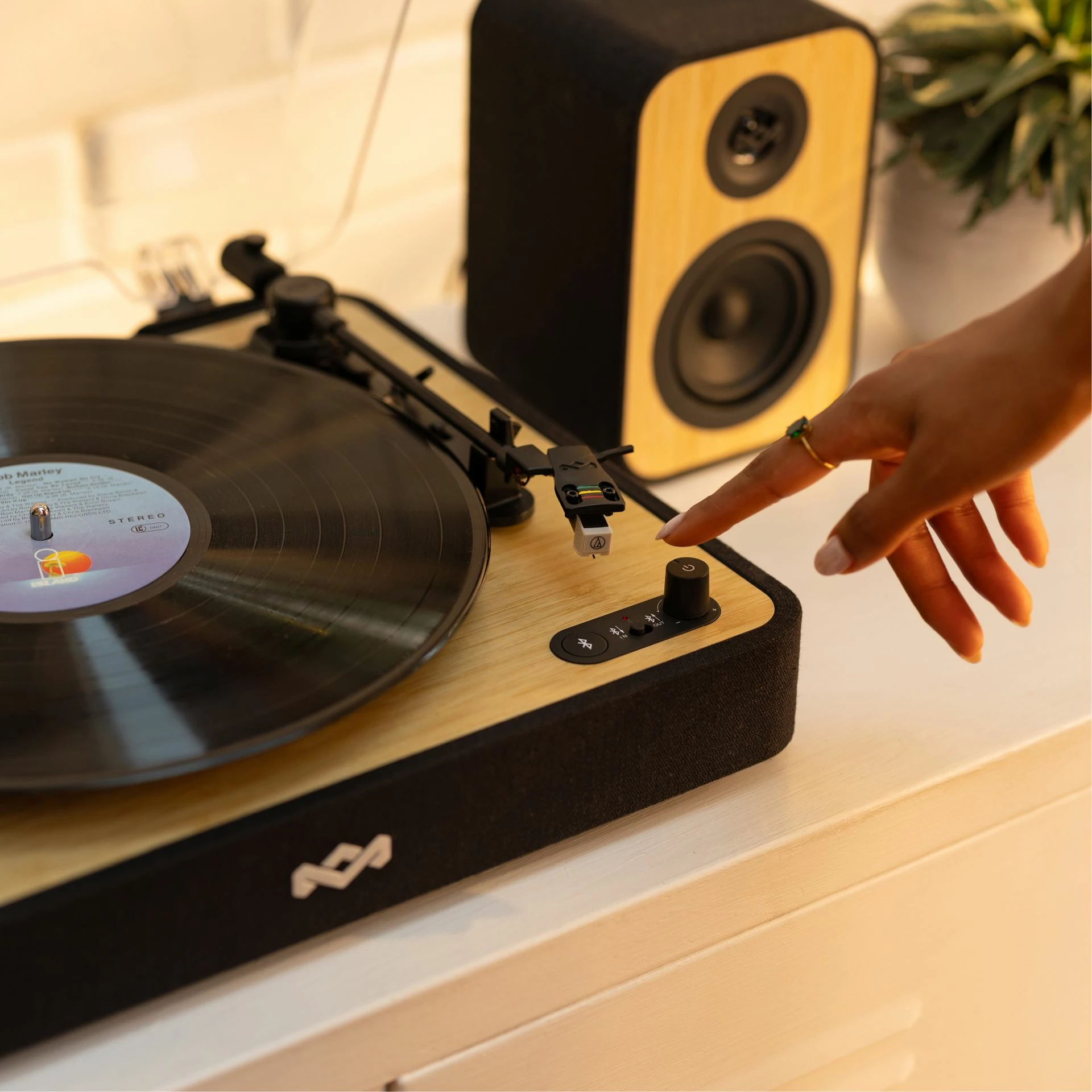Gramofon Bluetooth House Of Marley Revolution BT me altoparlantë (set 2 copë), i zi