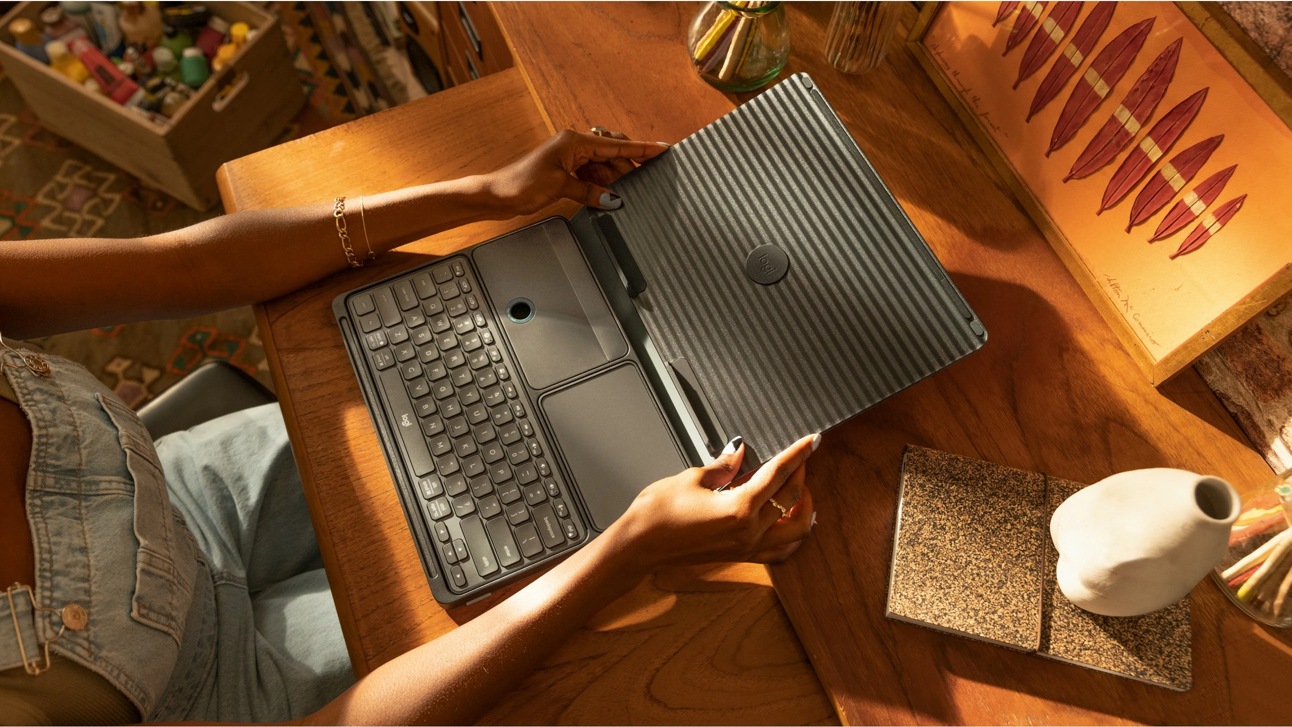 Tastierë mini Logitech 920-011240, QWERTY UK, touchpad, Bluetooth, Bohemian Blush