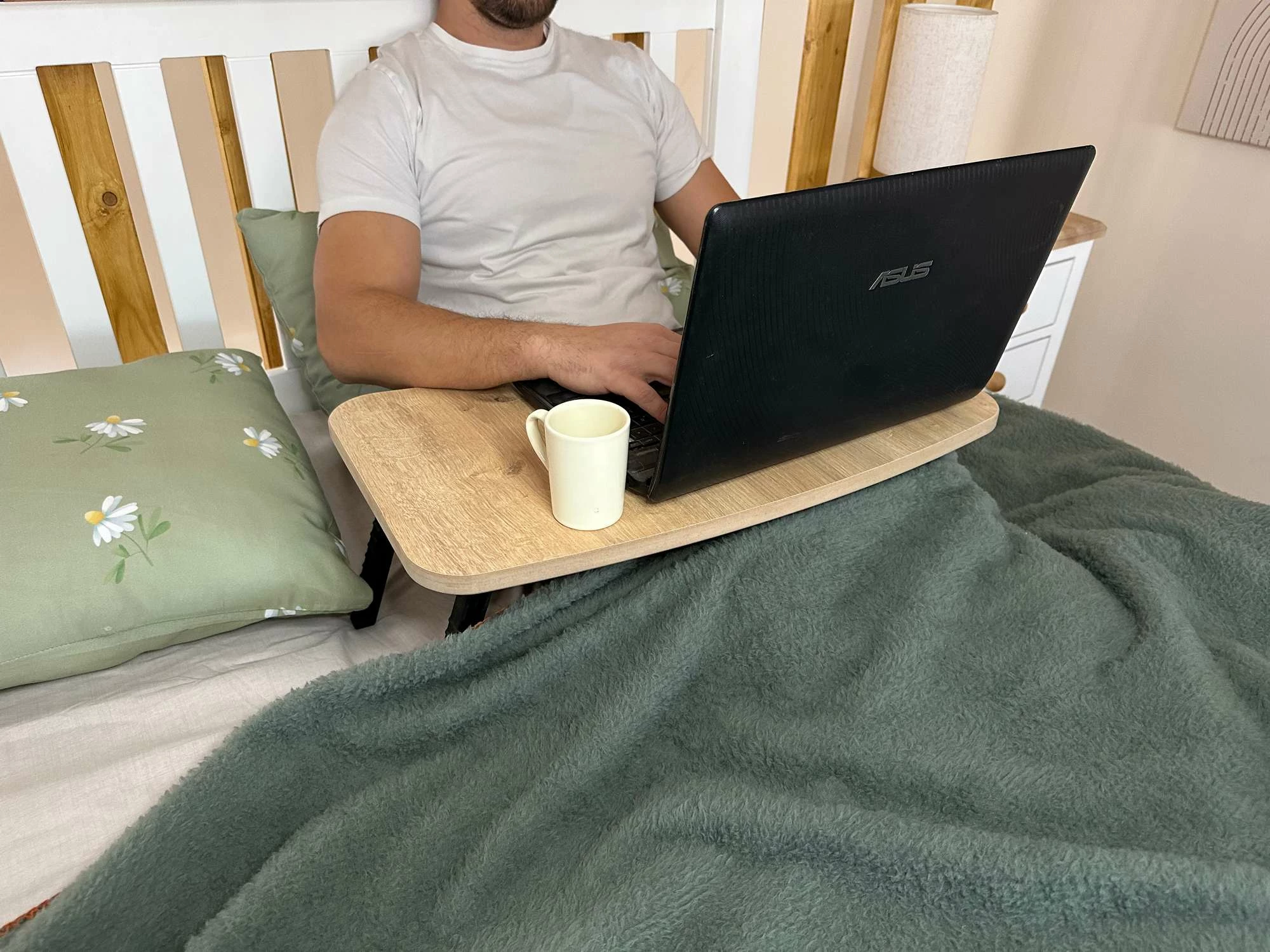 Tavolinë laptopi për qëndrim në këmbë, Hanah Home Milton, ngjyrë lisi safir