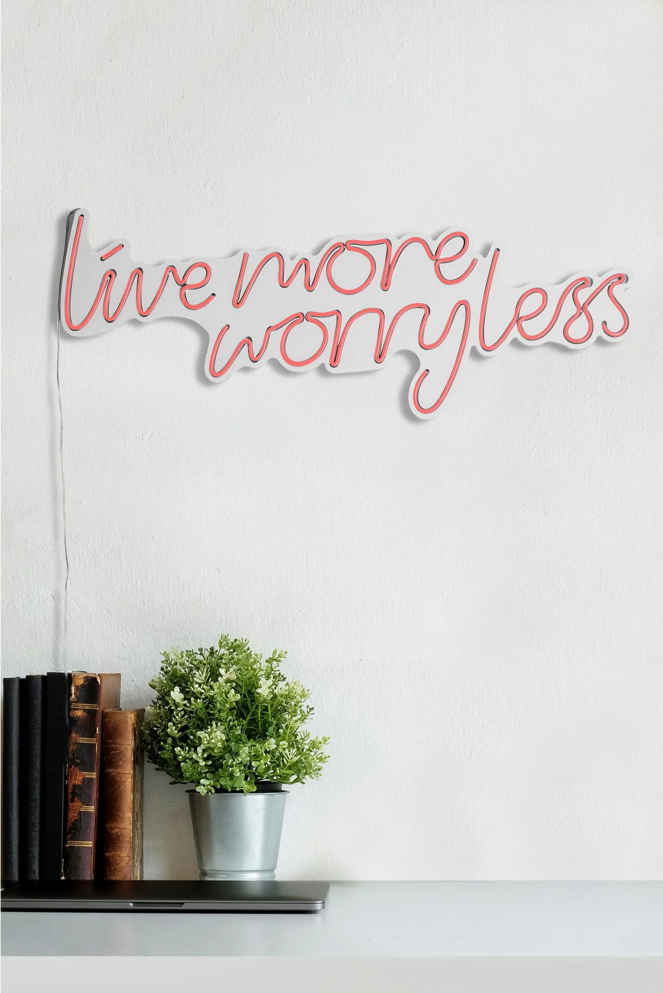 Dekor dritash LED plastike, 'Live More Worry Less', ngjyrë rozë