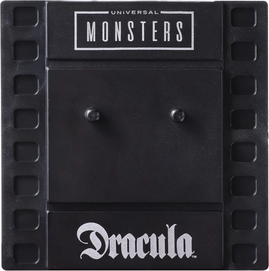 Figurinë Noble Collection Bendyfigs Universal Monsters Dracula 19 cm me pelerinë dhe stand, e zezë/kuqe