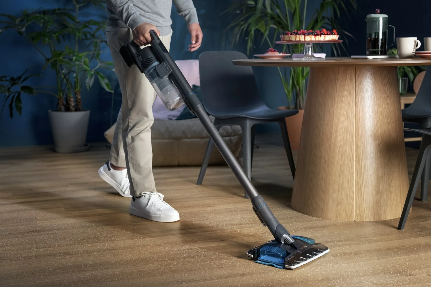 Fshesë elektrike Philips XC8057/01, pa kabllo, 0.6 L, Aqua, e zezë