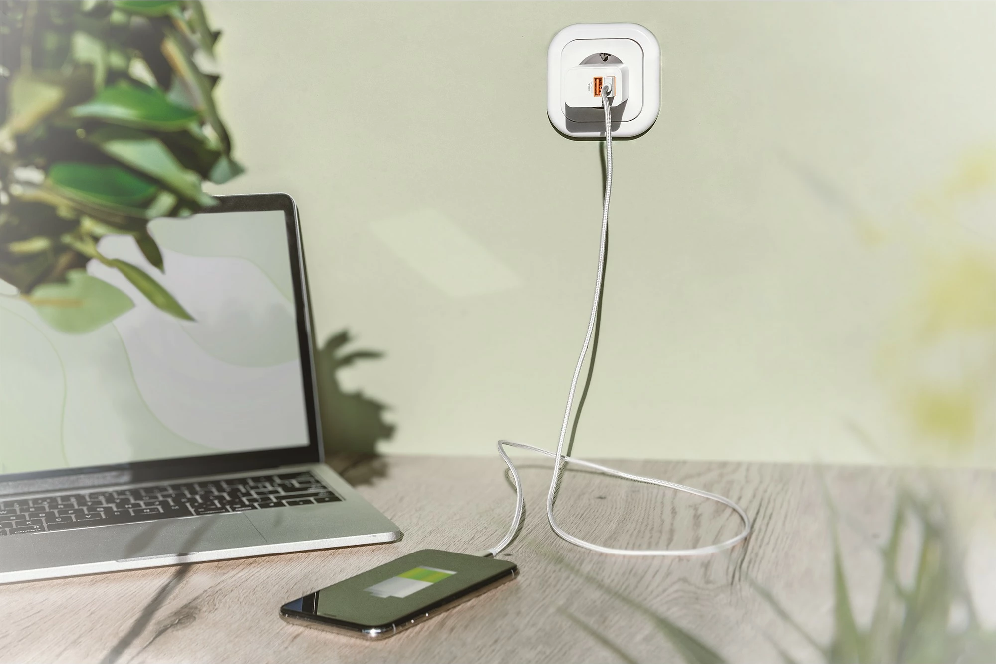 Karikues Digitus 2x USB-A, 15.5W, i bardhë