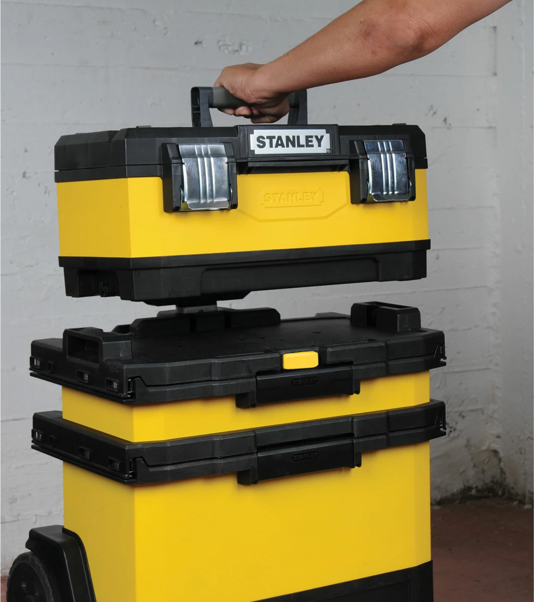 Karrocë veglash Stanley 1-95-621, stacion pune mobil 73x57x39 cm, metal-plastik, e verdhë