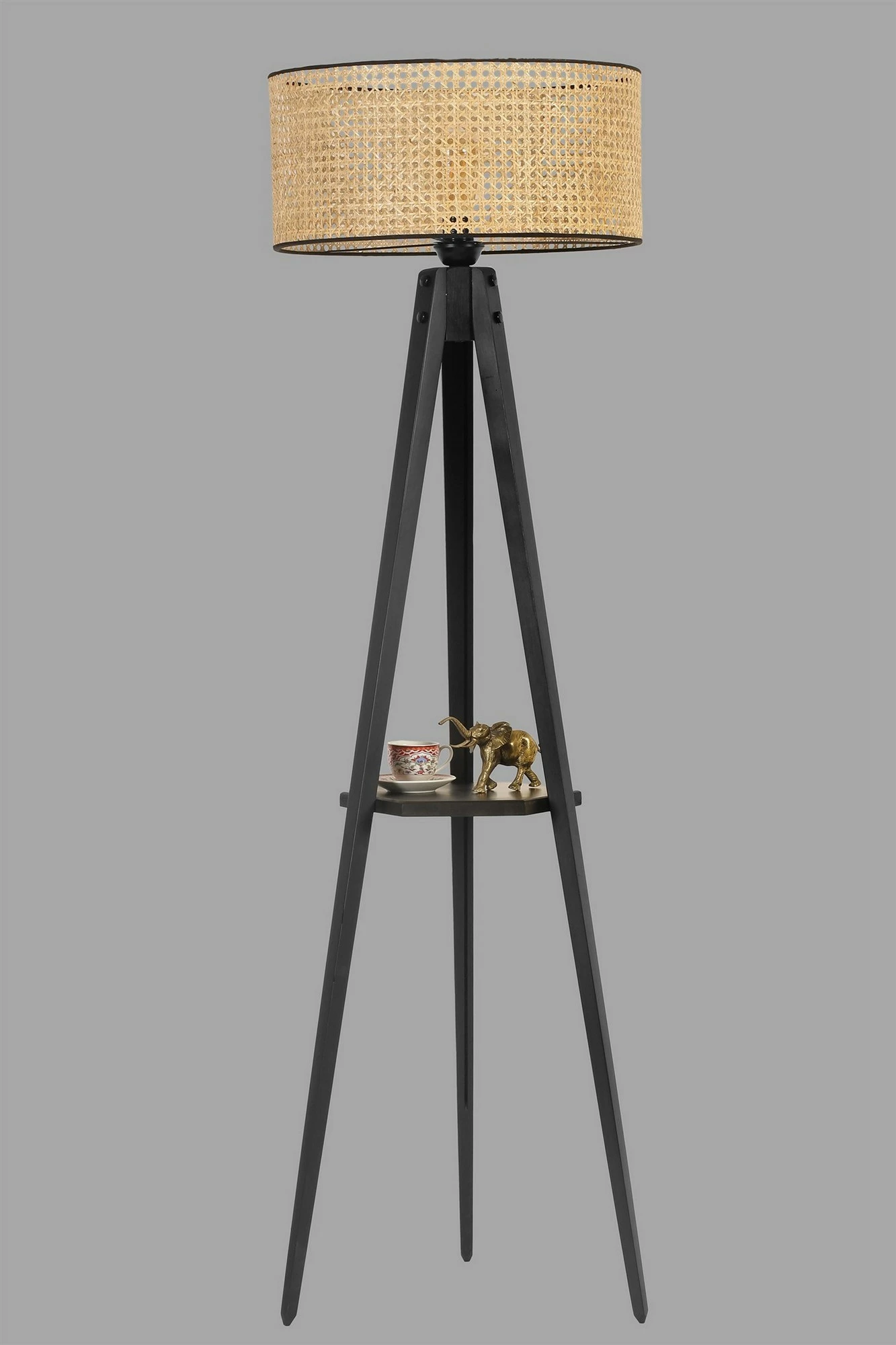 Llambë dyshemeje Opviq, tripod, abazhuri cilindrik rattan, me rafte, ngjyrë e zezë dhe rattan