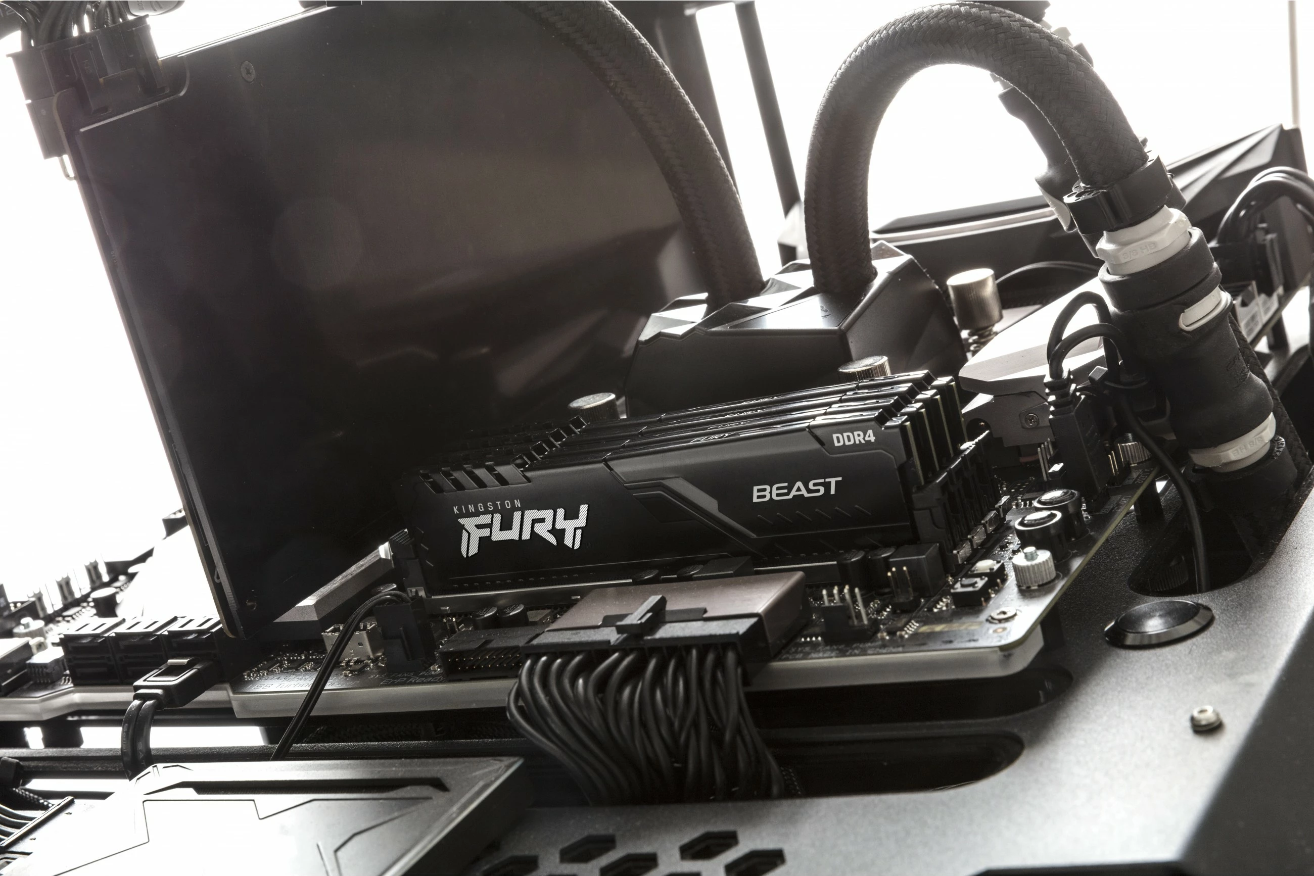 RAM Memorje Kingston FURY Beast 128GB 3200MT/s DDR4 CL16, e zezë