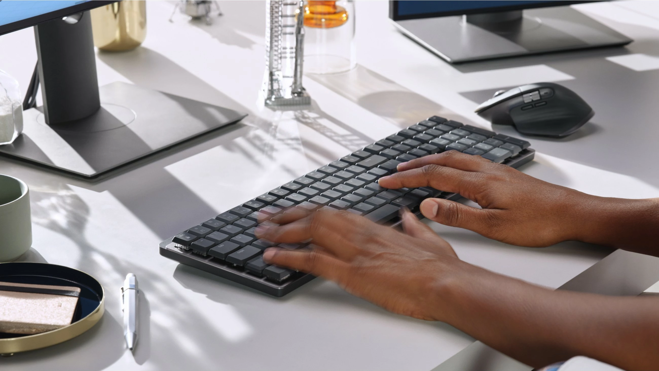 Tastierë mekanike wireless Logitech MX Mechanical, me ndriçim