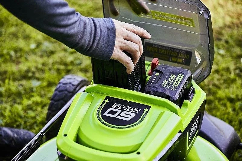 Kositëse bari me bateri Greenworks GD60LM51SP 60V, 51 cm, me vetëlëvizje, kosh 55 L, pa bateri, jeshile/zezë