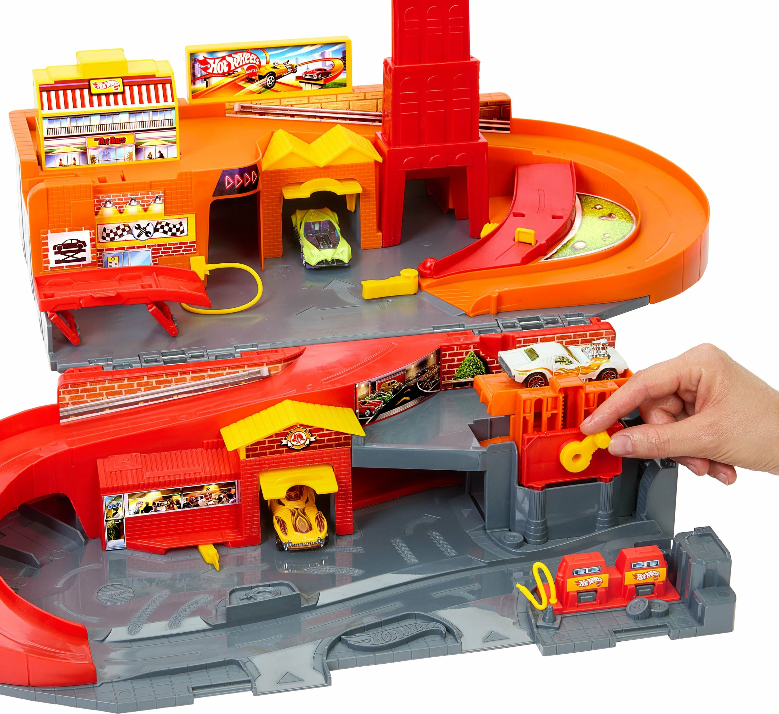 Set garazhi/parkingu lodër Mattel Hot Wheels Rally City JFH37, portativ, me 3 vetura die-cast