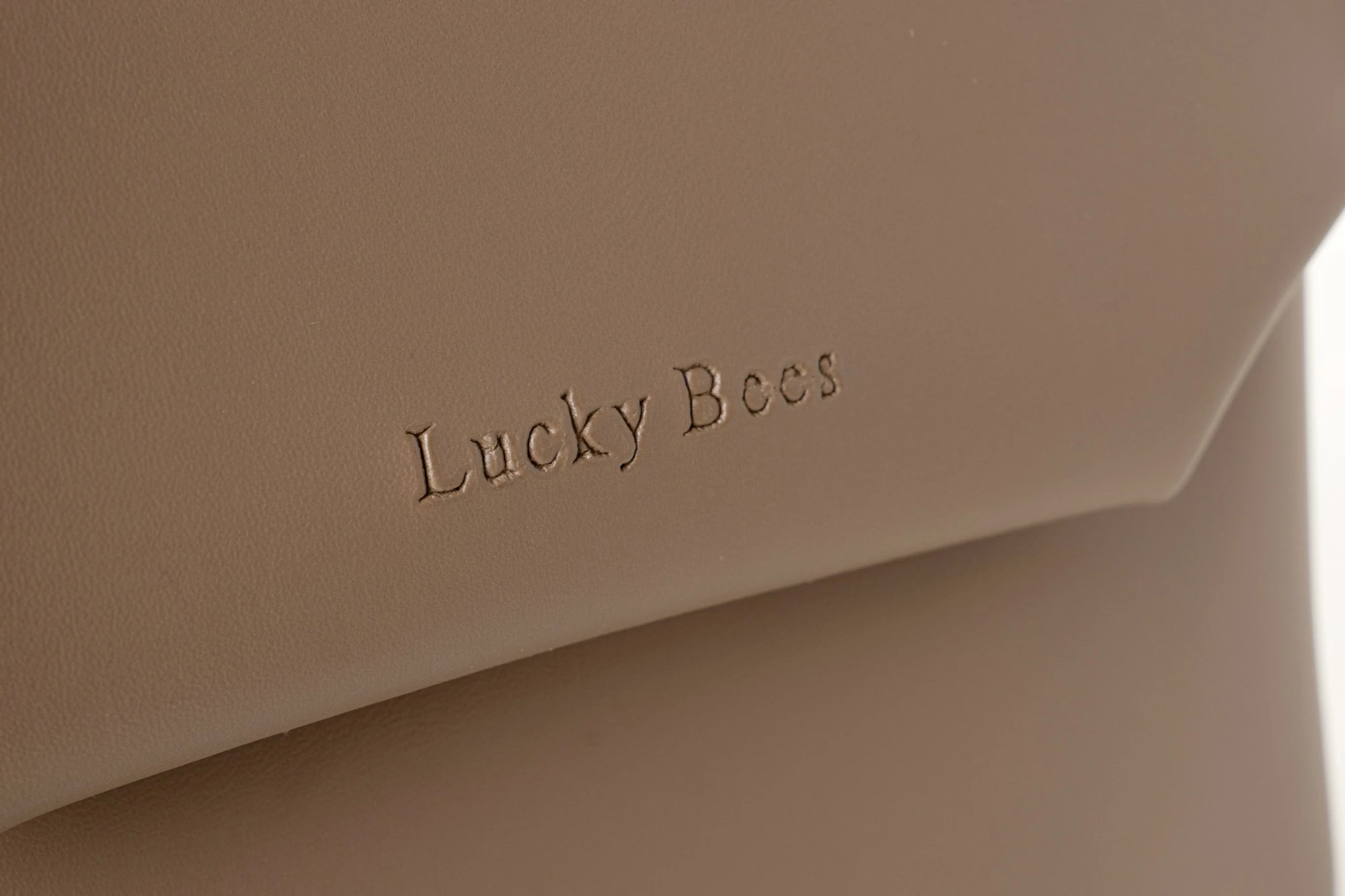 Çantë supi Lucky Bees, ngjyrë mink, 1242