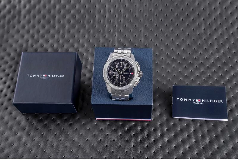 Orë dore për meshkuj Tommy Hilfiger, e zezë