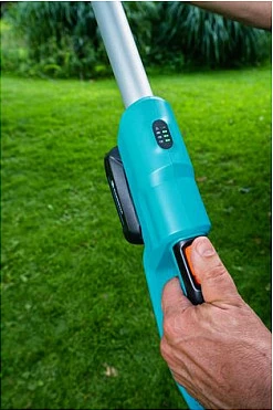 Gërshërë gardhi me bateri GARDENA THS 42/18V P4A, teh 42 cm, 18V 2.5Ah, set me bateri dhe karikues, zi/kaltër/portokalli