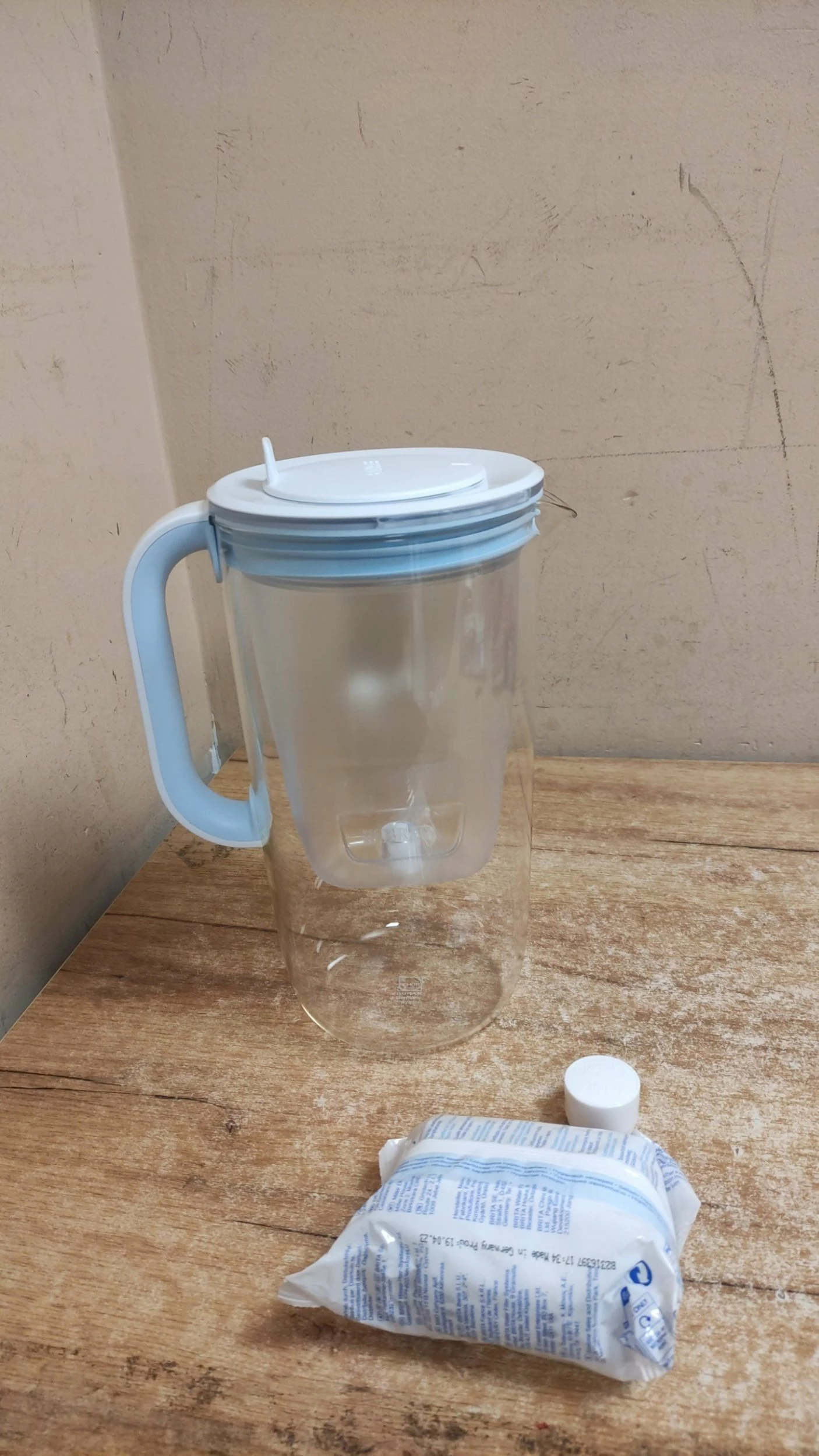 Kanarë filtruese uji Brita Glass 2.5L me indikator elektronik, 2x MAXTRA Pro Pure Performance, transparente/blu