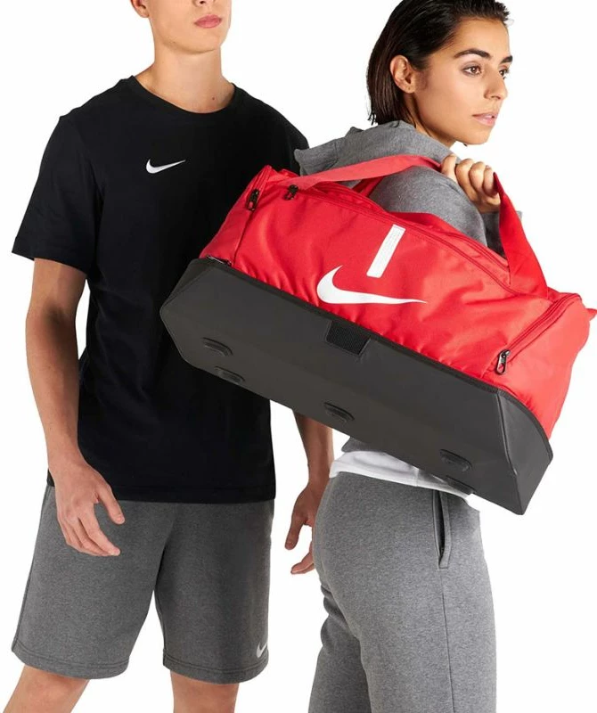Çantë sportive Nike Academy Team M Hardcase, e kuqe