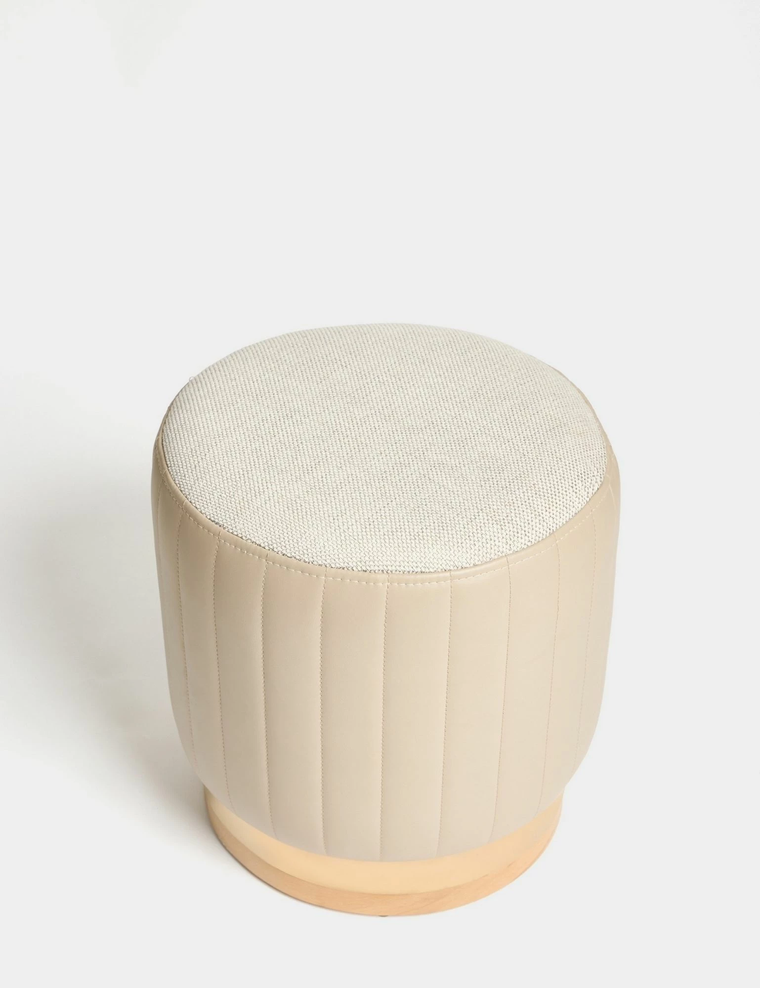 Tufet Nordica, Atelier del Sofa, ngjyrë bezhë