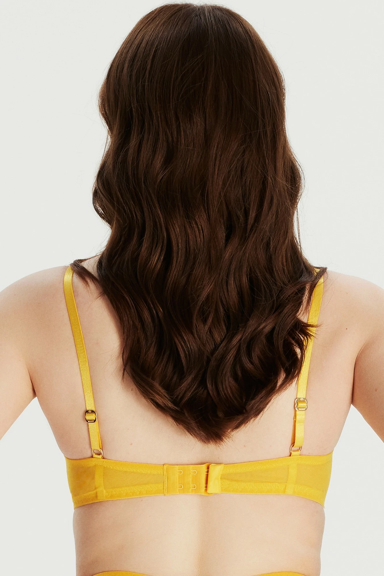 Sytjena i verdhë me lule të qëndisura, Jumeon