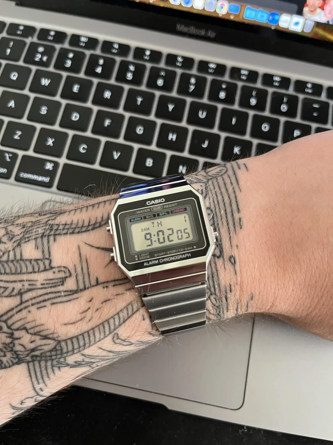 Orë dore Casio A700W-1A, e argjendtë/zezë