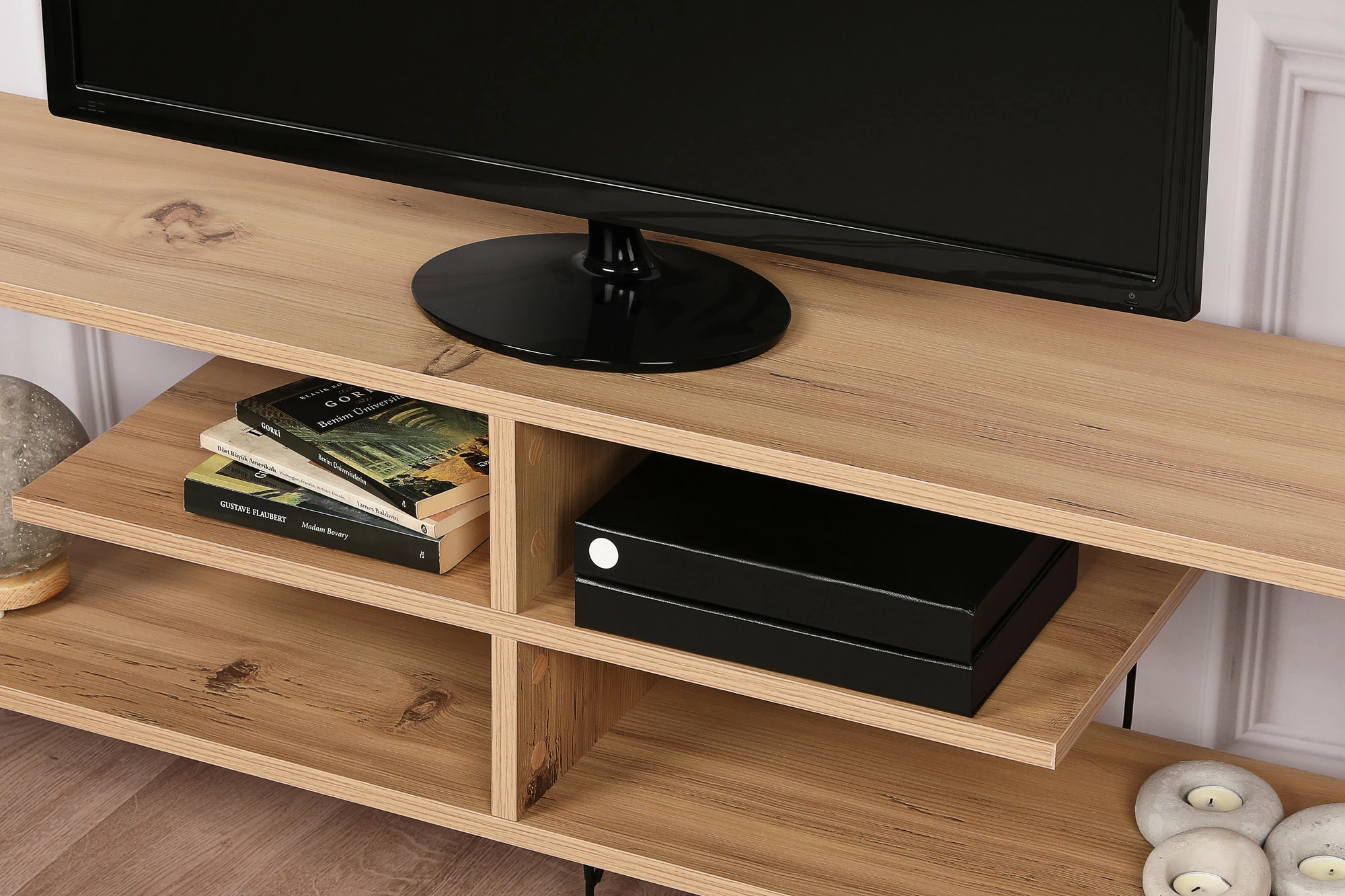 Komodë TV Hanah Home, Eze, ngjyrë lisi