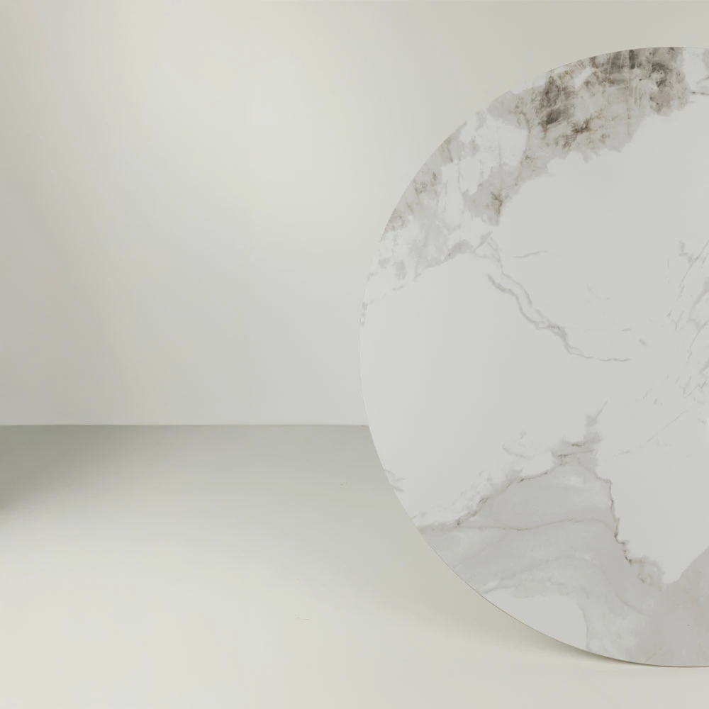 Tavolinë ATRIUM, ngjyrë e bardhë me model mermeri, 110x110x76cm