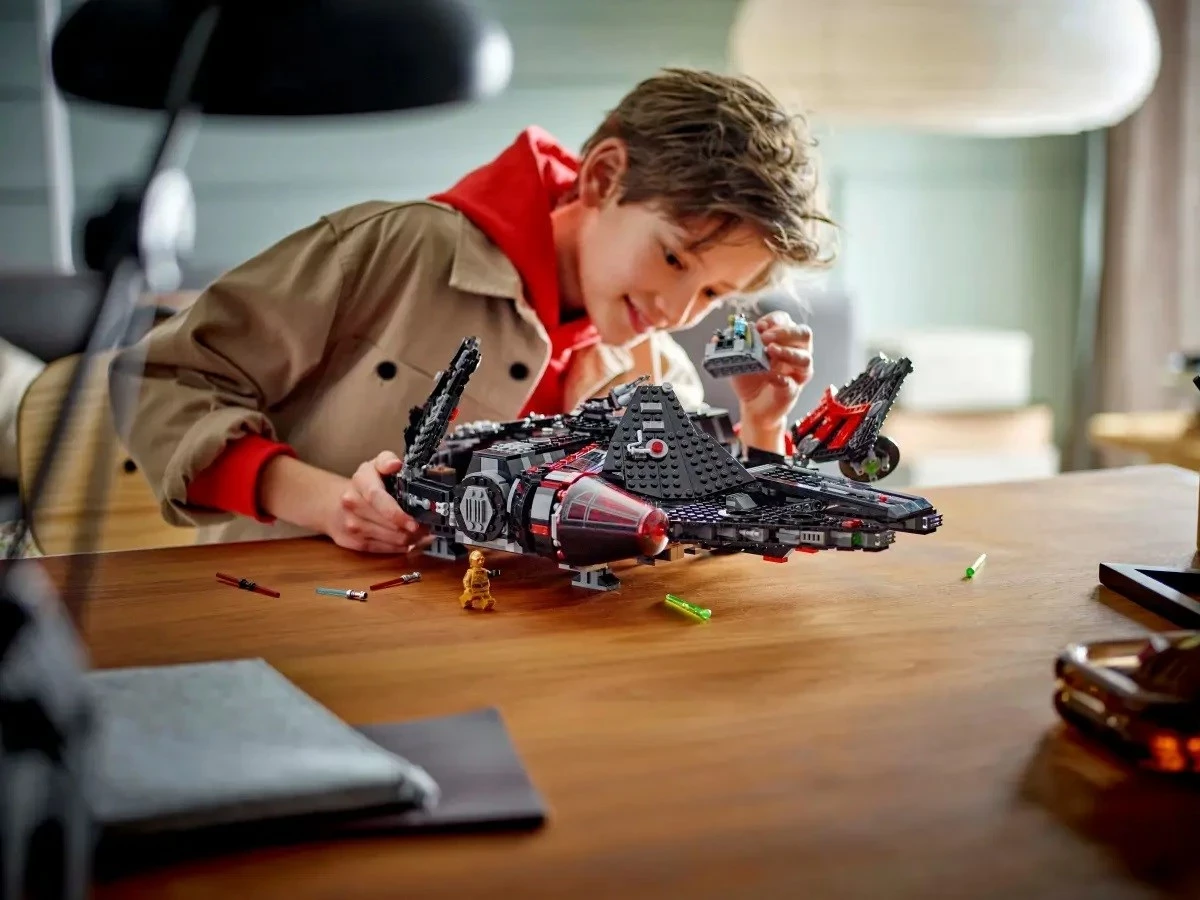 Set LEGO Star Wars 75389 The Dark Falcon, 6 minifigura
