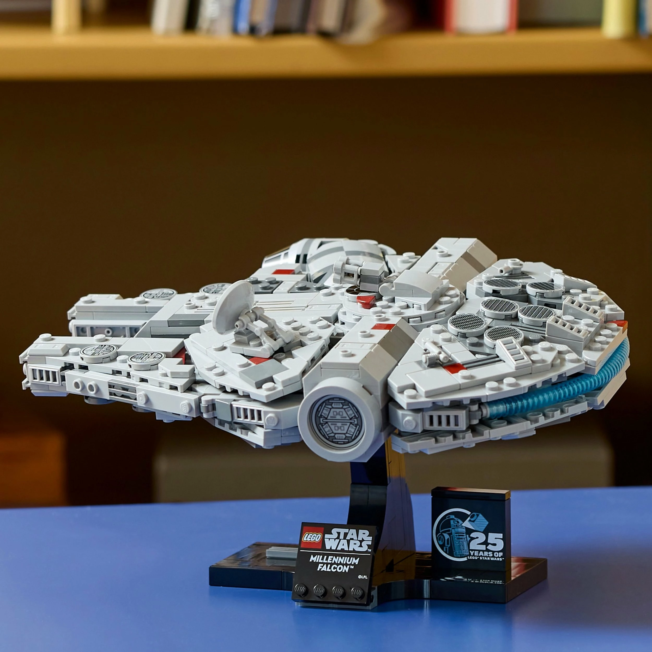 Set LEGO Star Wars Millennium Falcon 75375, 921 copë