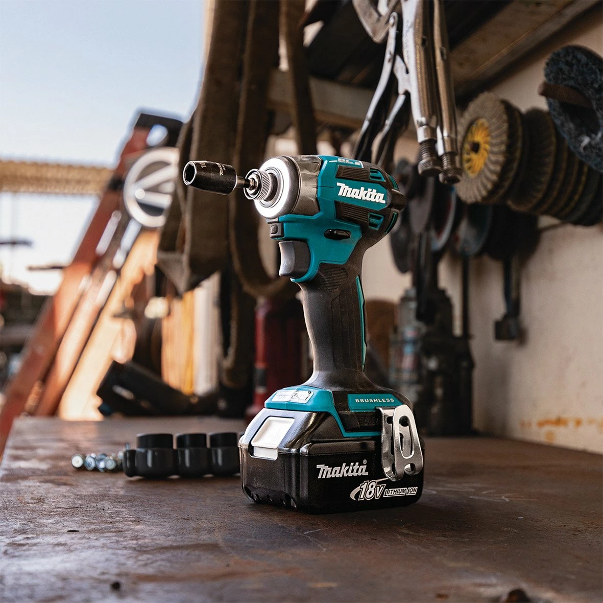 Vidator goditës Makita DTD173Z 18 V 180 Nm brushless, blu/zi, pa bateri/pa karikues