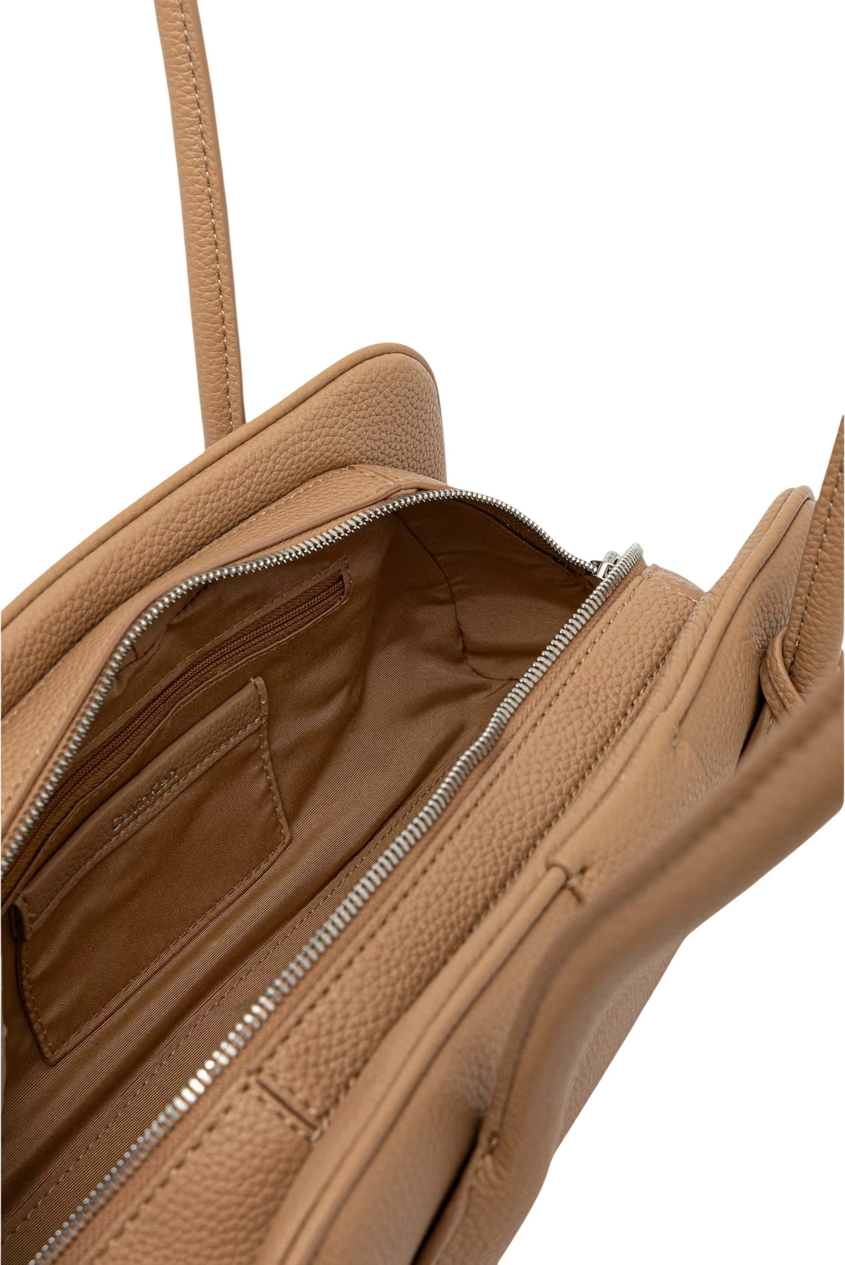 Çantë supi për femra Calvin Klein Emblem Trio Pebble LV04F3743G, bezhë e çelët